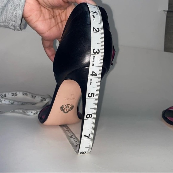 Oscar Tiye Black Strappy Leather Heels RARE EU 39 US 8.5 - Picture 8 of 10